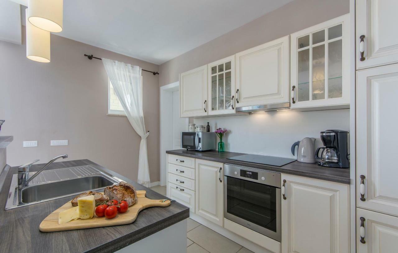 Villa Sterpazzi - Near Porec With Sea View, Private Jacuzzi, Sauna And Pool Višnjan Exterior foto